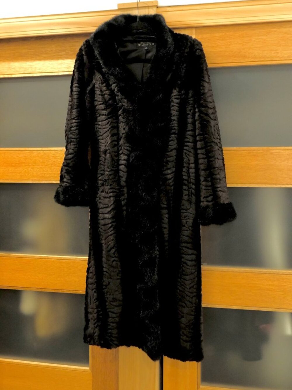 DONNA SALYERS FABULOUS FURS~Full Length Black Mink Faux Fur  Coat~LIKE NEW - Picture 2 of 4